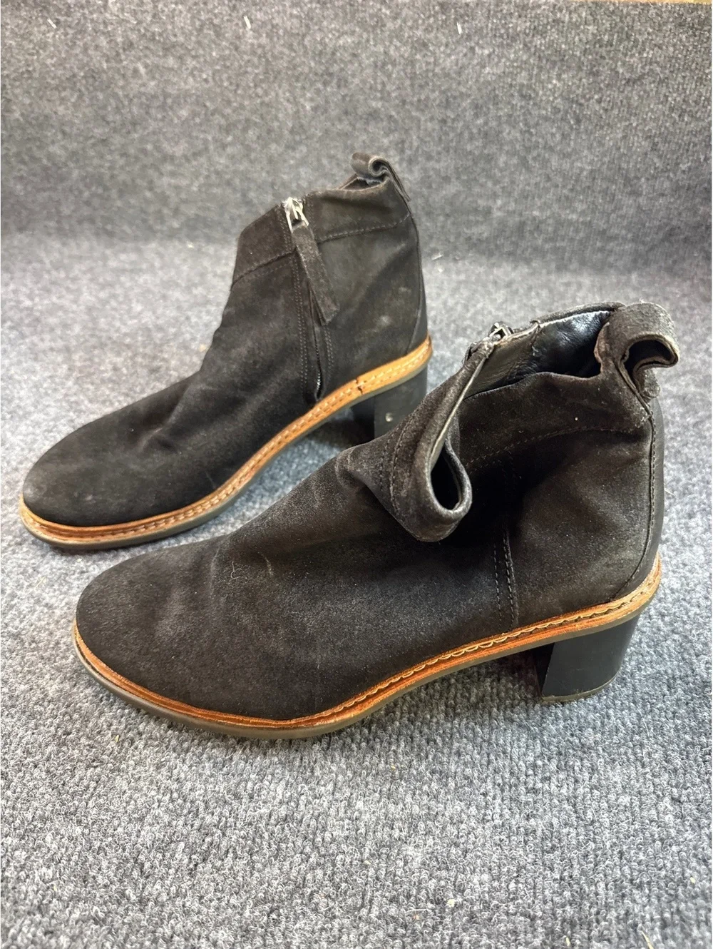 Clarks Women’s Black Suede Ankle Boots Size 9.5 M Side Zip Block Heel Booties